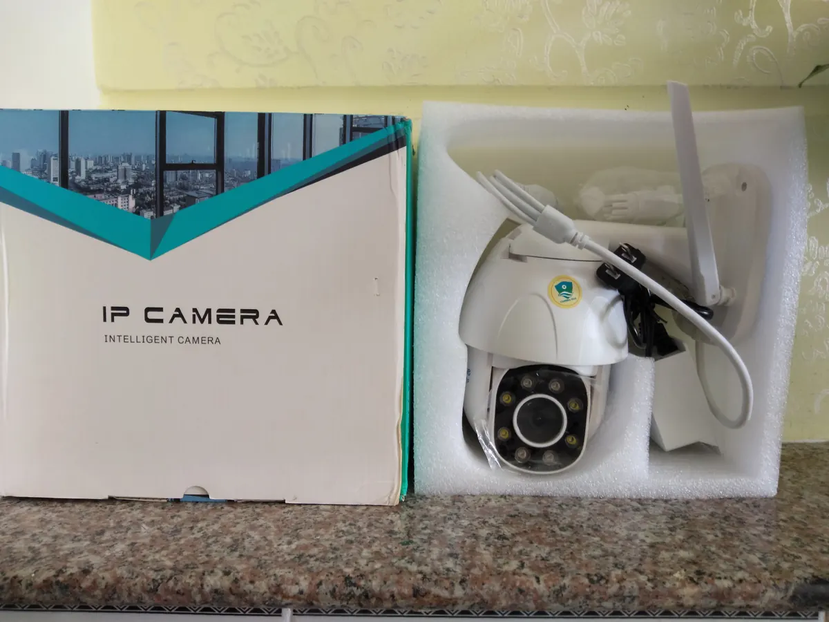 Camera wifi xoay 360° ngoài trời 8 LED