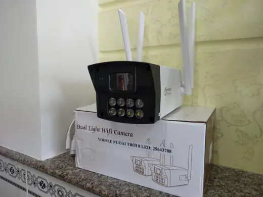 Camera wifi ngoài trời 8 LED thân vuông