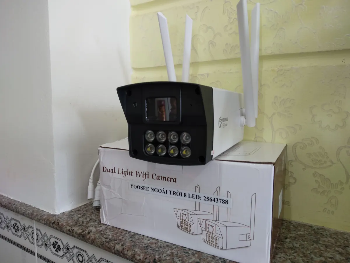 Camera wifi ngoài trời 8 LED thân vuông